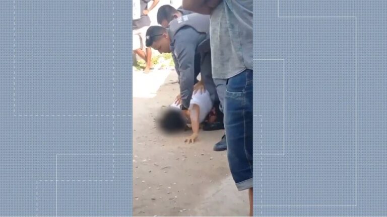 Vídeo mostra policiais agredindo mulher com socos e joelhadas no ES