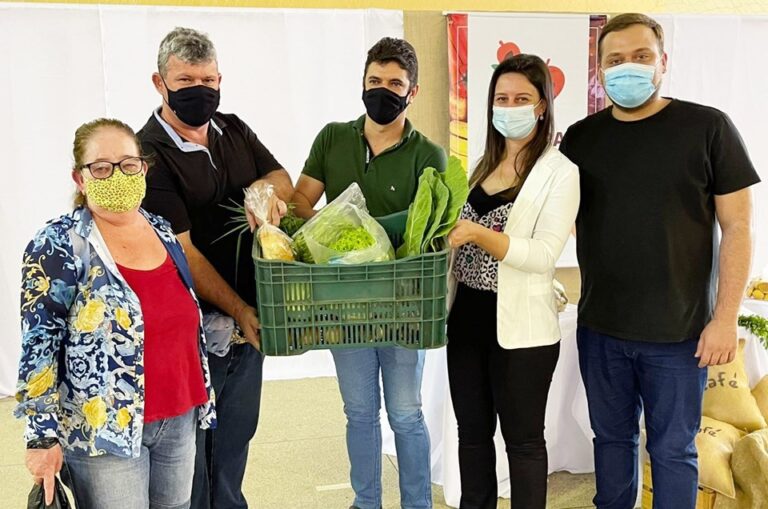 Governo do Estado faz entrega de cestas verdes em Governador Lindenberg.