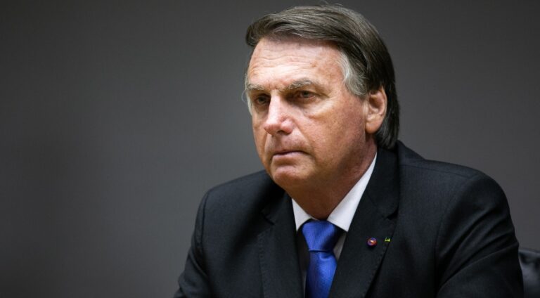 Bolsonaro sanciona alterações na Lei de Improbidade Administrativa.