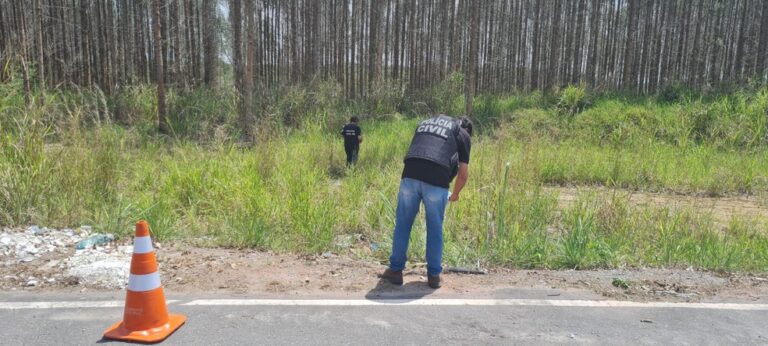 Homem é encontrado morto próximo a lagoa na Serra, ES.