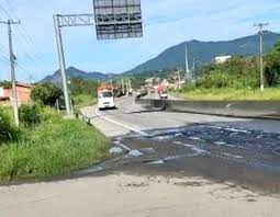 Moradores do bairro Colinas de Maricá denunciam descaso na Rodovia Amaral Peixoto.