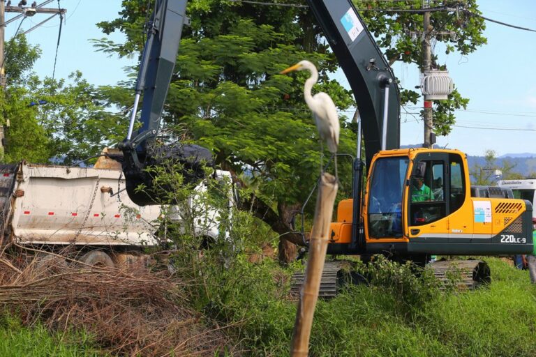 Programa Limpa Rio avança na Baixada e chega a 46 rios e canais.