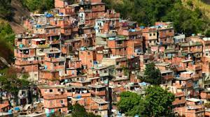 Mulher é baleada na mão na Rocinha.