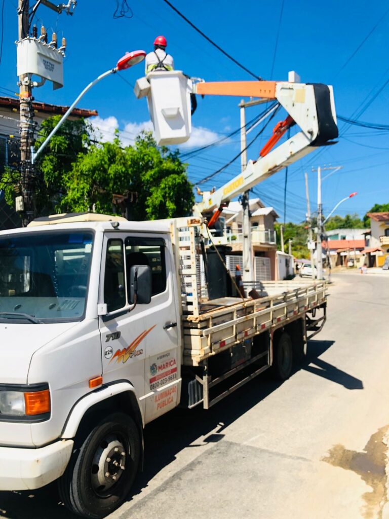 Maricá – Prefeitura faz mutirão de troca de lâmpadas, reparo e manutenção em vários lugares  neste início da 2ª quinzena