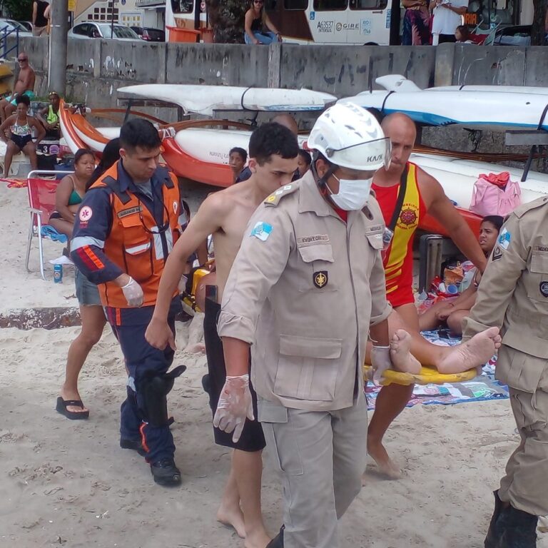 Idoso é atingido na cabeça por moto aquática enquanto nadava na Urca e fica em estado grave.