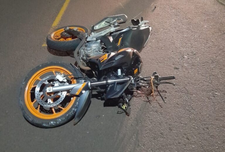 ovem morre após perder controle de moto e colidir contra árvore em Campo Grande.