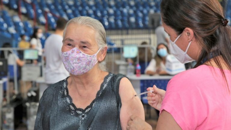 Vacinação contra Covid segue em Campo Grande nesta terça-feira.