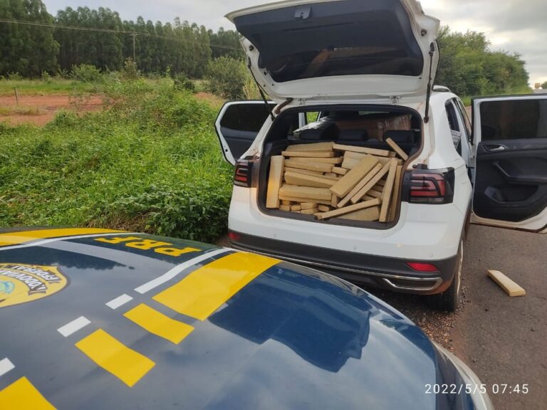 Traficante tenta fugir da PRF, mas acaba preso com 600 quilos de maconha.