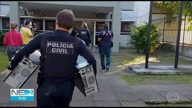 Polícia cumpre mandatos no gabinete da prefeitura de Campo Grande em investigação de assédio sexual contra ex-prefeito