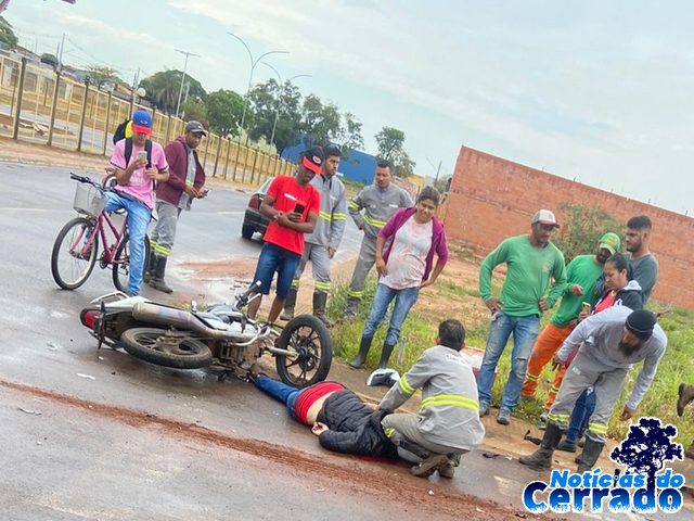 Jovem de Ribas fica em estado gravíssimo após colisão entre moto e ônibus