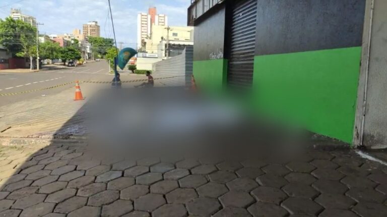 Morador de rua morre após ter cabeça atingida por bloco de concreto em MS