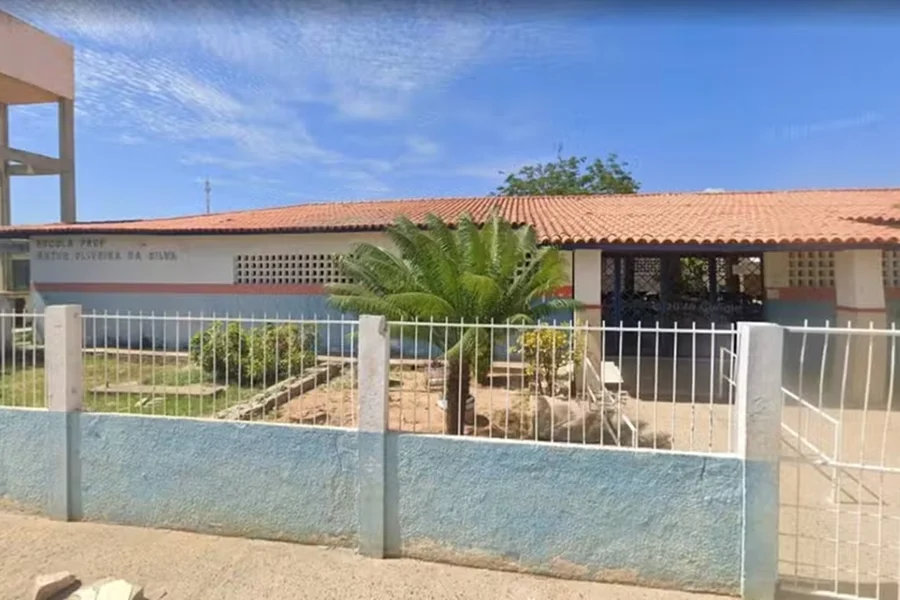 BA-Professor é afastado após tirar a roupa e ficar nu em sala de aula